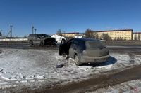 В Волгограде водитель Mazda погиб в лобовом ДТП с внедорожником
