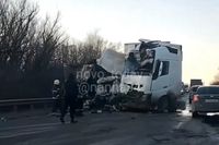 Под Волгоградом водитель погиб в лобовом столкновении грузовиков на московской трассе