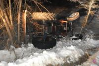 Разнорабочий под Волгоградом угнал трактор и опрокинул его в кювет