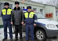 Под Волгоградом полицейские спасли попавшего в снежную ловушку водителя