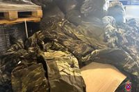 Под Волгоградом тысячи единиц контрафактной одежды и обуви передали в зону СВО