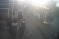 «Оскорбляли водителя и лезли в форточки»: в Волгограде беспредел подростков в автобусе №2 проверяет полиция