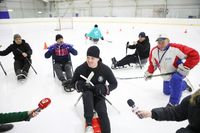 Волгоградские ветераны СВО получили новую экипировку  для следж-хоккея