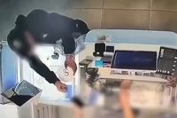 В центре Волгограда разбойник с гранатой ограбил ювелирный магазин