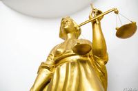 Под Волгоградом за взятки осудят заместителя главврача и медсестру районной ЦРБ