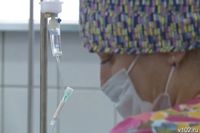 На юге Волгограда школьница выпала из окна: ее спасают