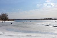 «Идут не за уловом, а за эмоциями»: волгоградских рыбаков заметили на «тронувшемся» льду