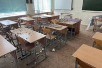 В Волгограде засняли обрушение потолка в лицее №11