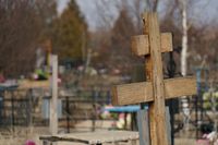 В Волжском накануне церковных праздников закроют въезд на кладбища