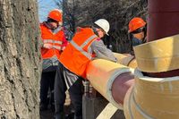 Коммунальщики приоденут в полимер теплотрассу на западе Волгограда