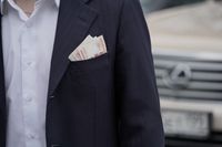 Волгоградка с нечистым на руку подельником пойдут под суд за попытку купить права