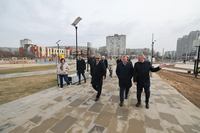 Бочаров проверил ход работ благоустройства парка Героев-летчиков в Волгограде