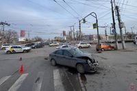 В Волгограде засняли последствия лобового столкновения на пр. Ленина