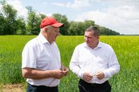 Путин присвоил звание Героя Труда главе СП «Донское» Александру Колесниченко