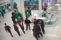 Полиция задержала шестерых бородачей после массовой драки у «Волгамолла»