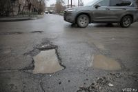 В Волгограде за 180 млн залатают выбоины на дорогах