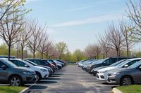 Одновременно с вводом платных парковок в Волгограде власти Энгельса строят бесплатные