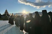 С детским предвкушением праздника: тысячи волгоградцев встретили Пасху на богослужениях в храмах