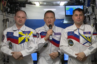 Российские космонавты с МКС поздравили россиян с Днем космонавтики