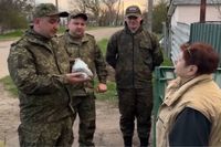 Волгоградские военнослужащие поздравили с Пасхой жителей ДНР