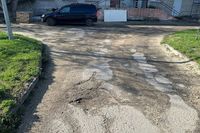 Волгоградцы сделают ровной дорогу к Станично-Луганской ЦРБ