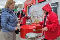 Барабанное шоу и туи: волгоградцы встретили весну в хорошей компании