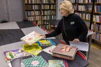 Дефиле в сарафанах, мастерская Лосева и ламповые диафильмы: публикуем полную программу «Библионочи» в Горьковке