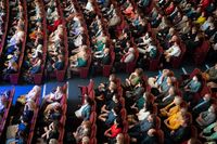 «Дотянуть бы до зарплаты»: волгоградцы рассказали, почему не раскупают билеты на концерты приезжих звезд