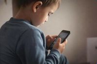 ВЦИОМ: 83% россиян хотят ограничить доступ детей в соцсети