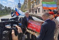 Волгоградцы передали копию Знамени Победы Дагестану