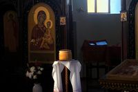 Волгоградцам раздали частицы освященного хлеба. Что это значит?