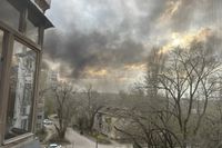 Крупный пожар разгорелся в пойме реки Царицы