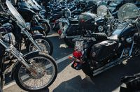 «По пути колонна распалась на несколько частей»: около 200 байкеров проехали по Первой продольной Волгограда