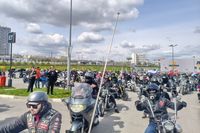 «По пути колонна распалась на несколько частей»: около 200 байкеров проехали по Первой продольной Волгограда