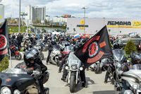 «По пути колонна распалась на несколько частей»: около 200 байкеров проехали по Первой продольной Волгограда