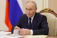 Путин подписал закон о новых льготах для вдов участников СВО