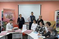 Книгу о безопасности подарили волгоградские спасатели слабовидящим детям