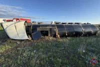 Три человека пострадали в ДТП с перевернувшейся фурой под Волгоградом