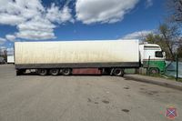 Под Волгоградом неуправляемый грузовик придавил своего водителя