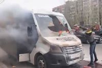 «Тушили всем миром»: на юге Волгограда сгорела маршрутка №79