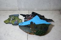 Музею в Волгограде передали картины на осколках ракет из Белгорода