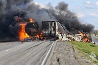 Жуткий пожар на трассе под Волгоградом: в ДТП с фурами погиб водитель