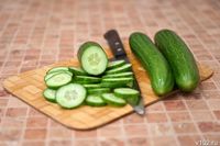 Обвал цен на огурцы и помидоры продолжился в Волгограде