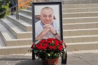 Губернатор Андрей Бочаров приехал на церемонию прощания с погибшим во время шторма Александром Назаровым