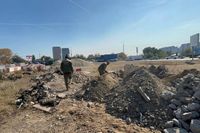 Ремонтника волгоградских мостов уличили в сбросе стройотходов на почву