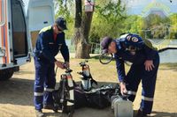 В Волжском водолазы ищут тело утонувшего в озере школьника