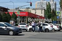 Массовое ДТП собрало пробку на ул. Рабоче-Крестьянской в Волгограде