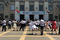 Студенты политеха в Волгограде массово станцевали вальс Победы