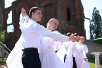 Металлурги станцевали «Вальс Победы» на «Красном октябре»