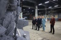 Макет памятника героям СВО в натуральную величину представили в студии Грекова
